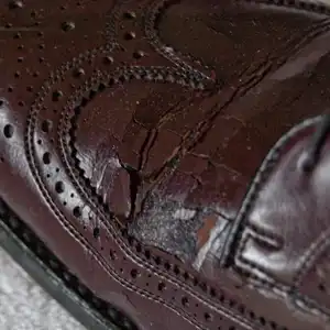 7 Effective Tips on How to Protect Leather Shoes From Cracking